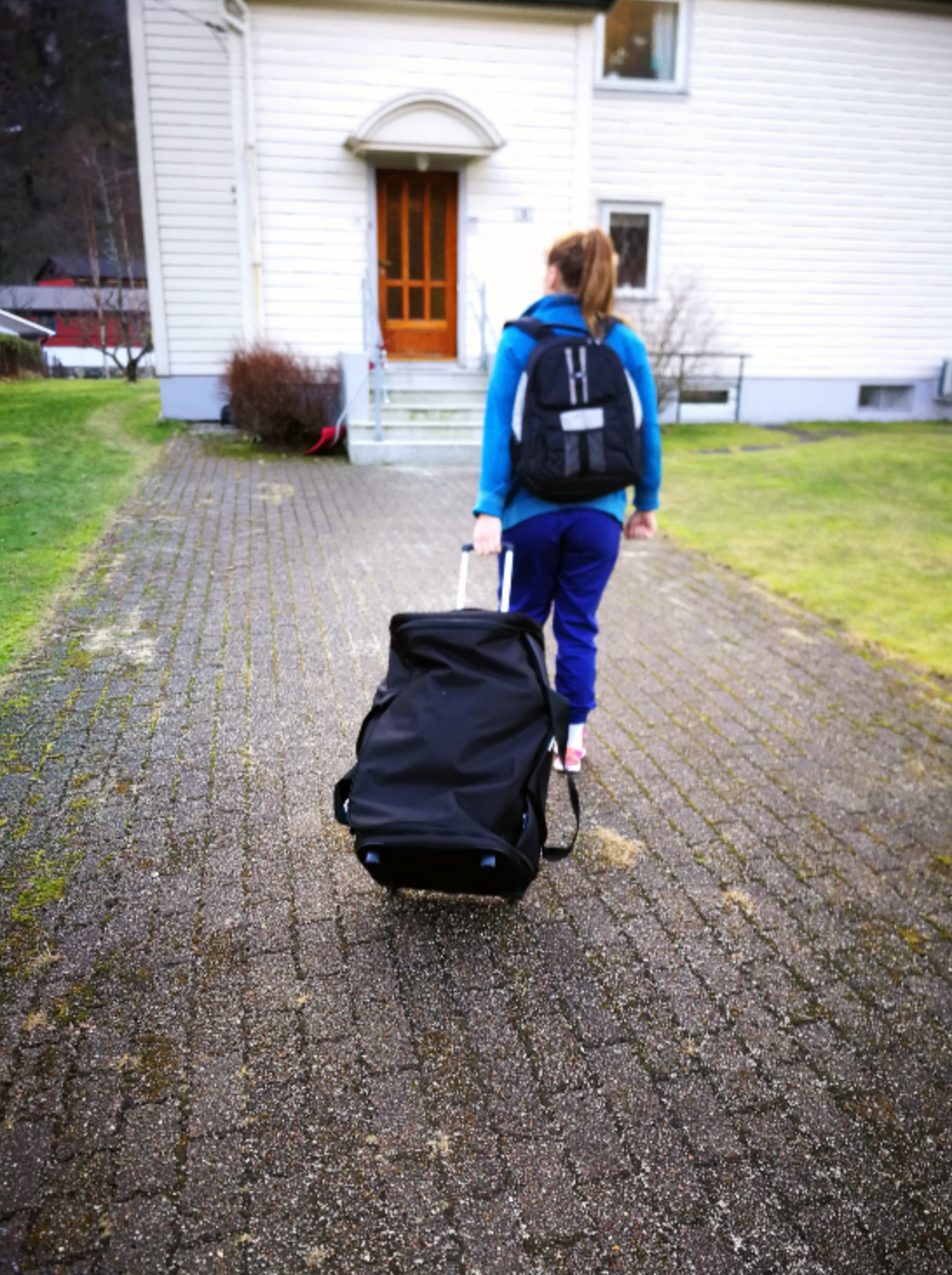 På vei til ny bruker med sykkel og PC i bagasjen